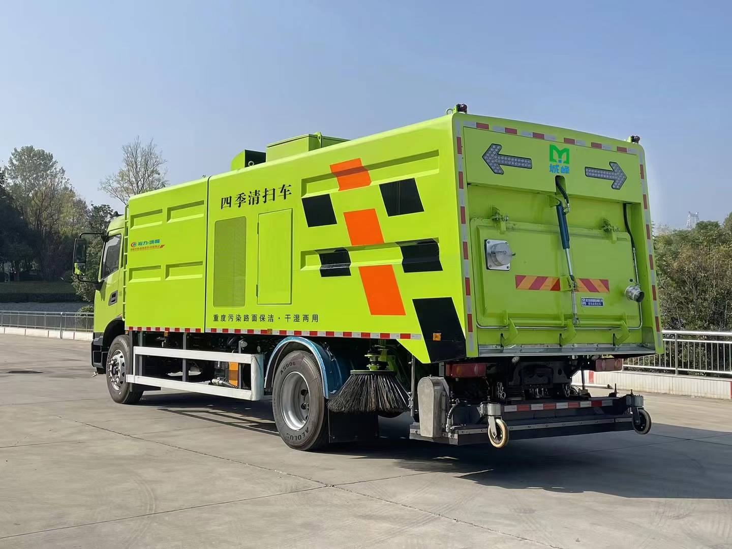 東風(fēng)天錦18T純電動(dòng)重污染四季清掃車