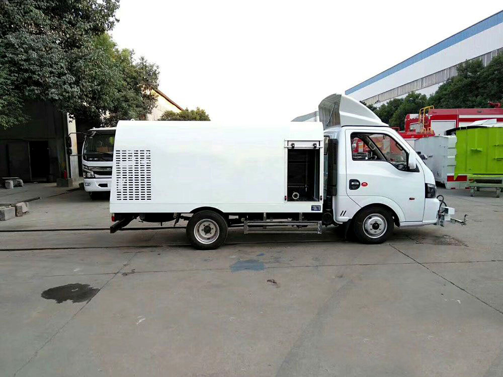 東風(fēng)途逸路面清洗車(chē)