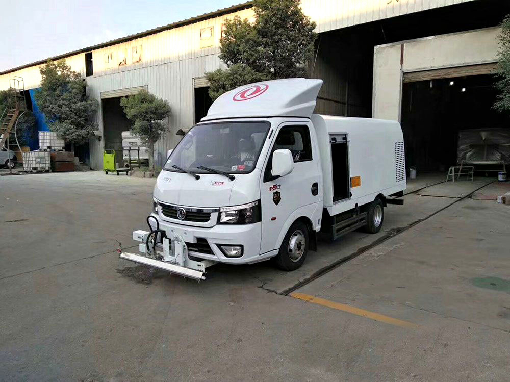 東風(fēng)途逸路面清洗車(chē)