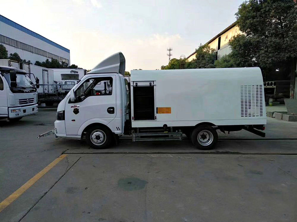 東風(fēng)途逸路面清洗車(chē)